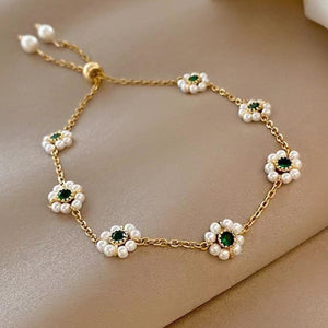 Elegant Emerald Pearl Bracelet, perfect for those who love non-mainstream fashion