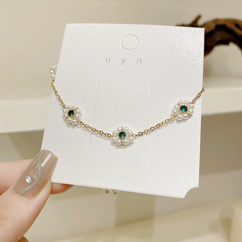Stylish Emerald Jewelry
Trendy Pearl Bracelet
Unique Fashion Jewelry