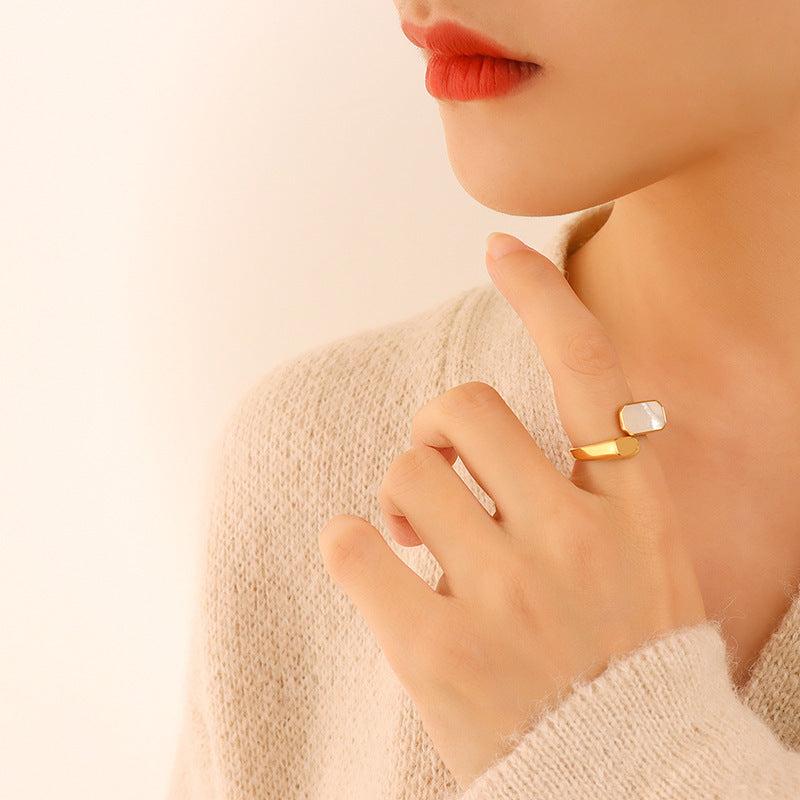 Vintage Seashell Ring
White Seashell Jewelry
