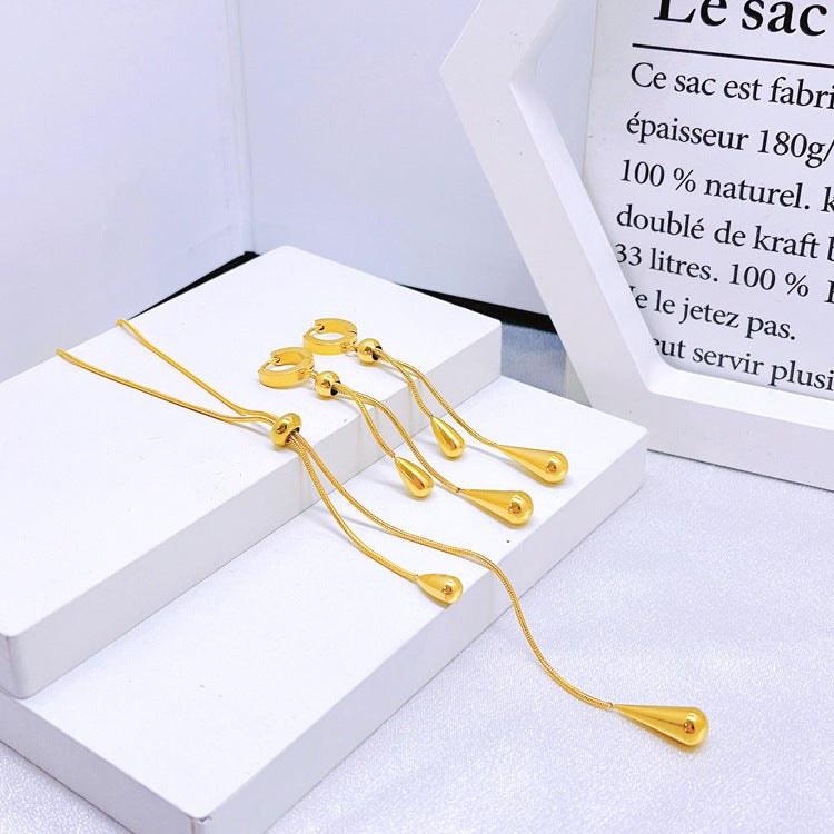 designer tassel jewelry
chic water drop pendant
high-end women's necklace
trendy tassel pendant
sophisticated gold necklace